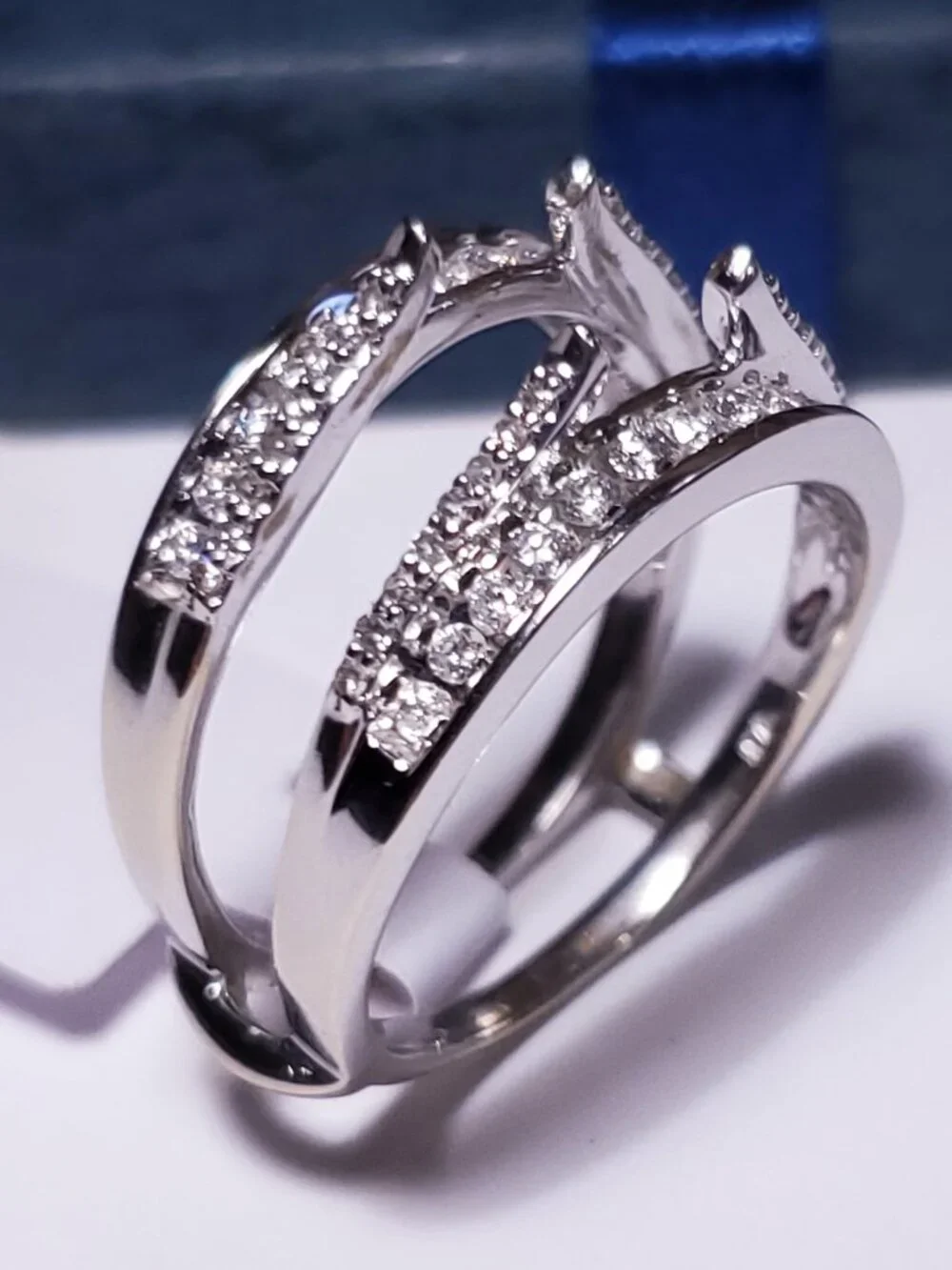 Estate .50ctw Natural Diamond Channel &raised 14Kt WG Engagement Ring Guard24982